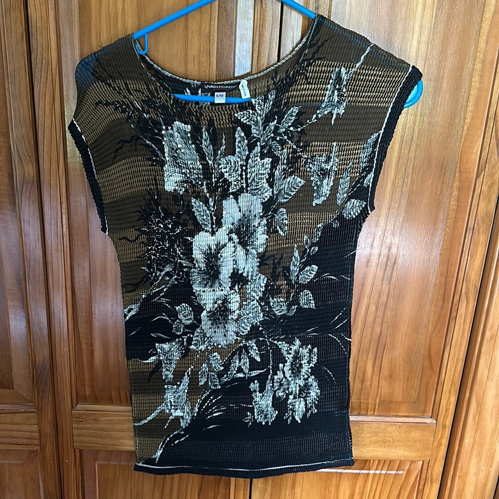 Crinkle shirt with Sequin details